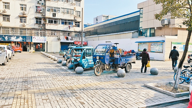 育才路集貿(mào)市場(chǎng)周邊停車亂象得到解決